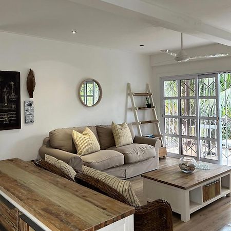 The Runway Lodge Pointe La Rue Extérieur photo