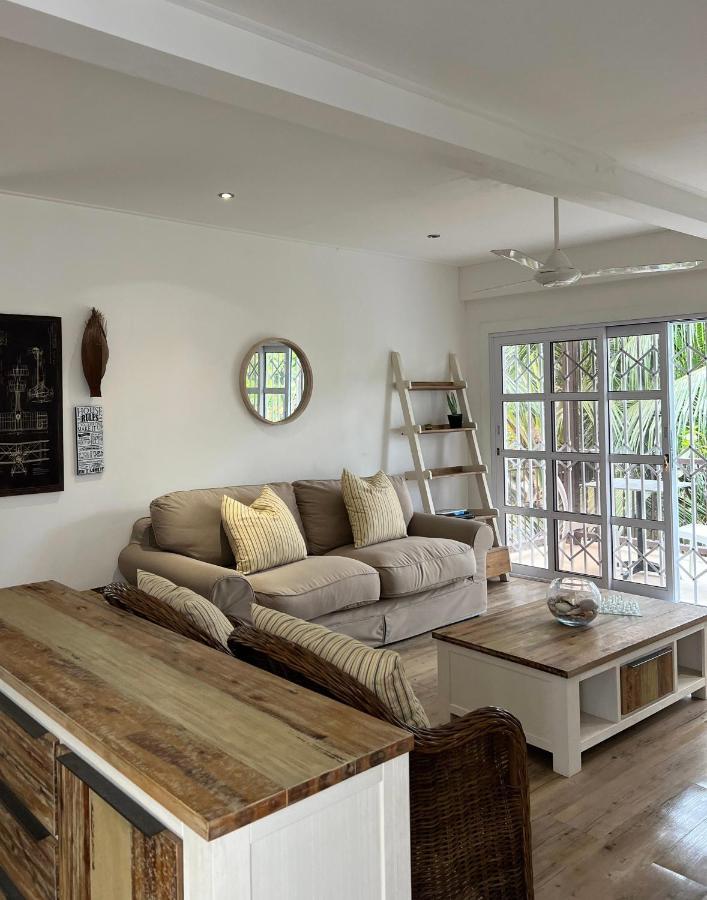 The Runway Lodge Pointe La Rue Extérieur photo