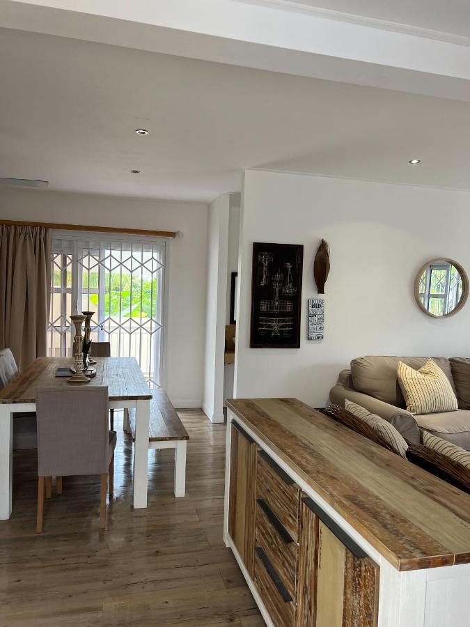 The Runway Lodge Pointe La Rue Extérieur photo