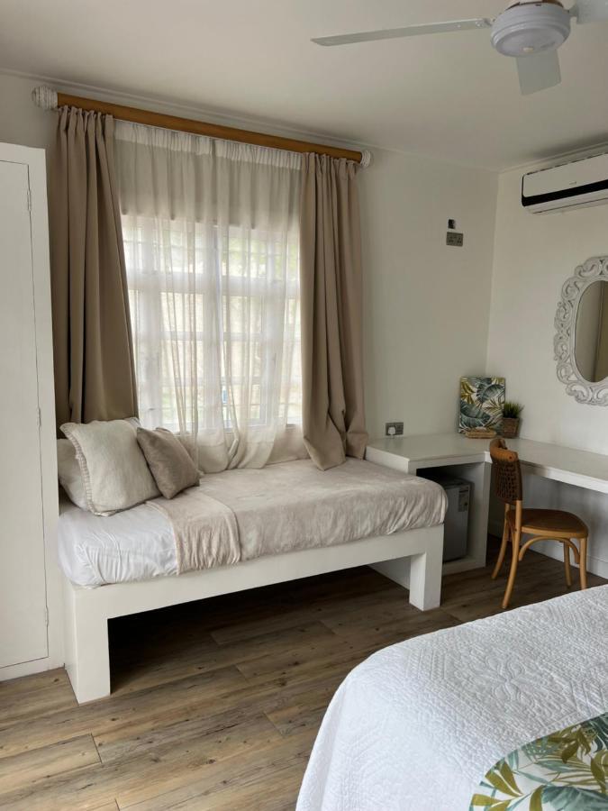 The Runway Lodge Pointe La Rue Extérieur photo
